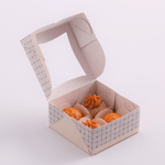 caixa-para-doces-com-visor-geometrico--aberta